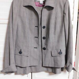 JONES NEW YORK TWO PIECE WOMEN'S SUIT - SIZE 14 -NEVER WORN-NEW WITH TAGS